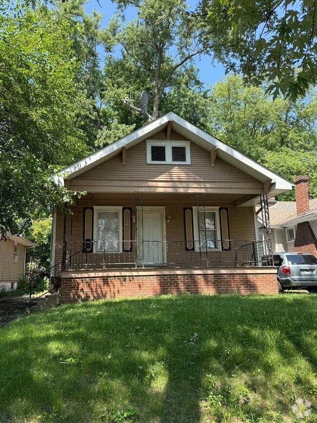 Building Photo - 2241 Yale Blvd