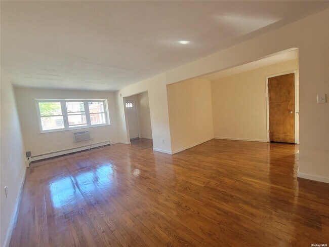 Building Photo - 137-51 Geranium Ave
