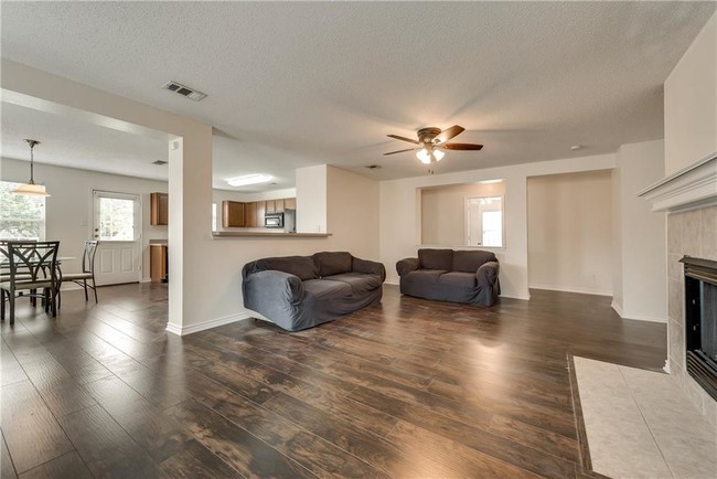 Building Photo - 2112 Pecan Creek Dr