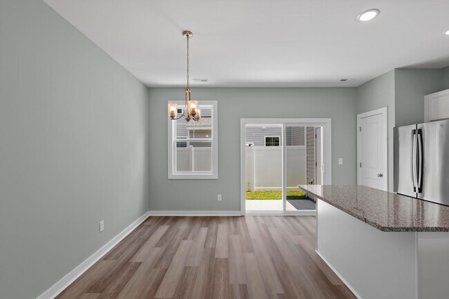 Foto del edificio - Coastal Townhouse For Rent!