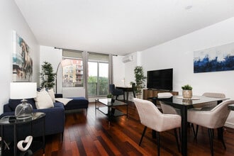 Building Photo - 2727 Rue Saint-Patrick