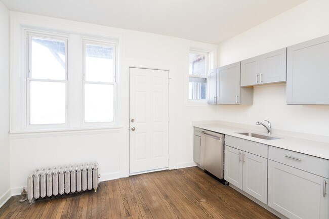 Foto del edificio - 6575 N Lakewood Ave