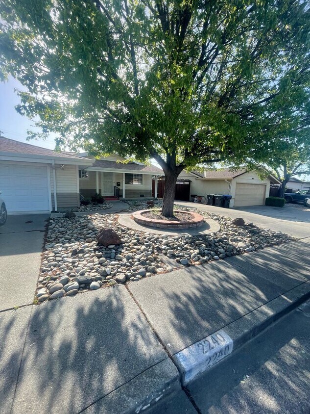 Foto principal - NICE OLDER HOME IN ESTABLISHED AREA