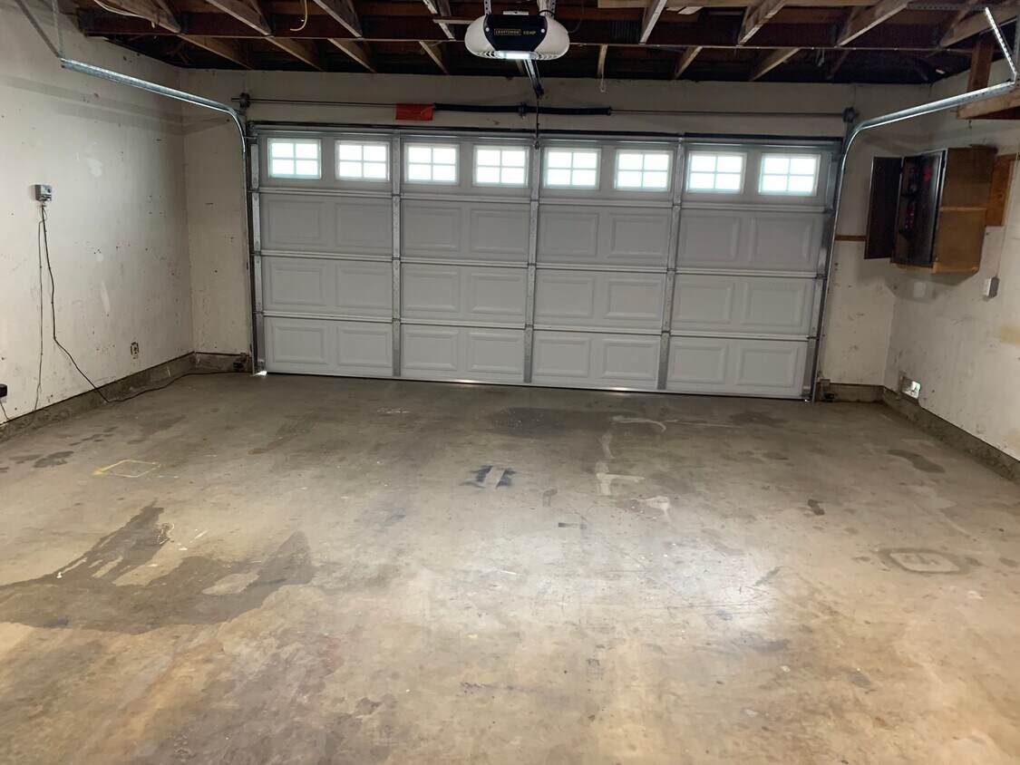 Primary Photo - Charming SW Visalia home in a great neighb...