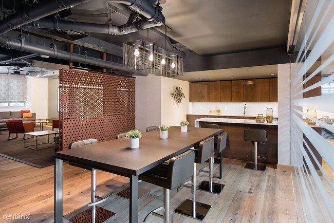 Foto del edificio - 2 br, 1 bath  - 500 W 42nd St