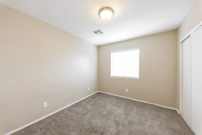 Foto del edificio - 5427 N Yale St
