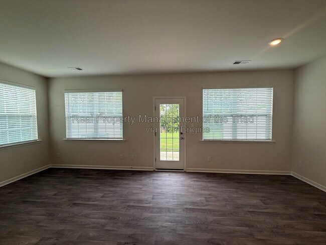 Foto del edificio - 1106 Broholmer Ln
