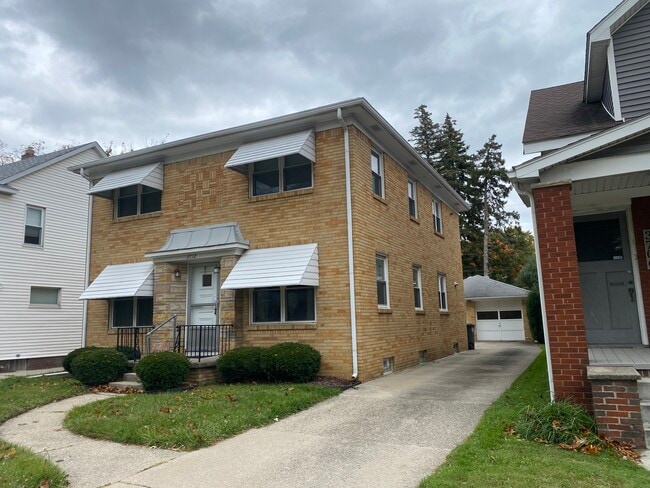 Building Photo - 3712 Douglas Rd