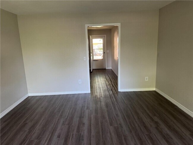 Foto del edificio - 2704 McMillan Dr