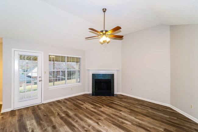 Foto del edificio - 2204 Stone Stream Dr