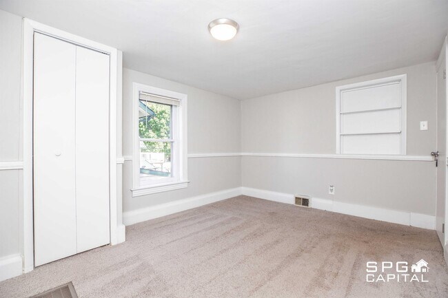 Building Photo - 512 3rd St