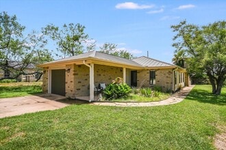 Building Photo - 603 Sunray