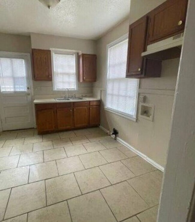 Building Photo - BELOW MARKET RENT!