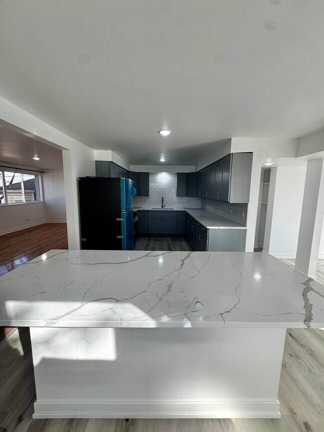 Foto del edificio - 4656 W 87th St