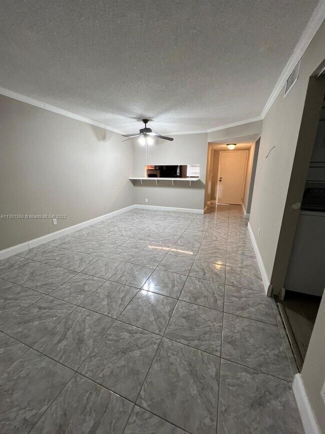 Foto del edificio - 3410 Foxcroft Rd
