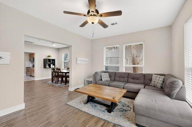 Foto del edificio - 6279 Drew Dr