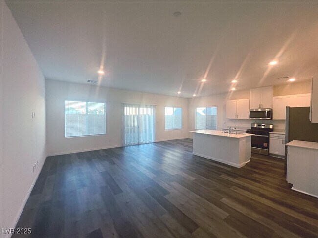 Foto del edificio - 510 Golden Cardinal Ave