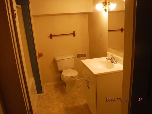 full bath, up - 102 S F St