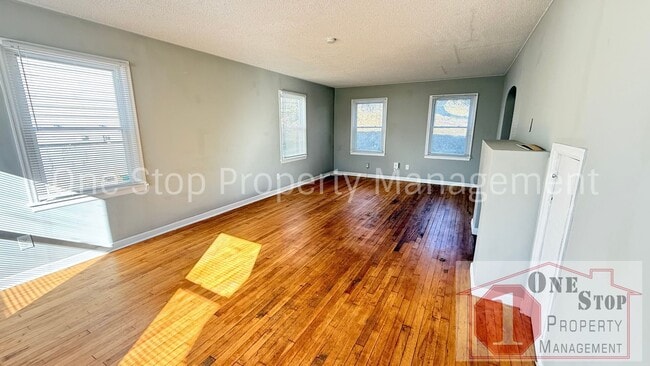 Foto del edificio - Beautiful 3 Bedroom 2 Bathroom in Kansas City