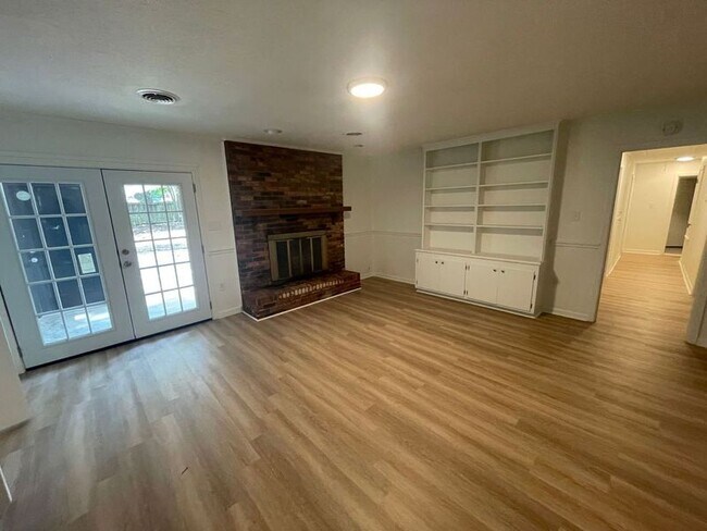 Foto del edificio - 1202 Ferncrest Dr