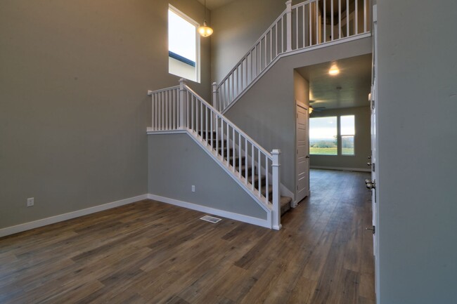 Building Photo - Home in Newer Spanish Fork Development!