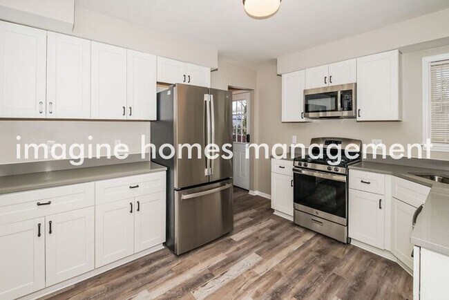 Building Photo - Stunning 3-Bedroom Home in Minneapolis!