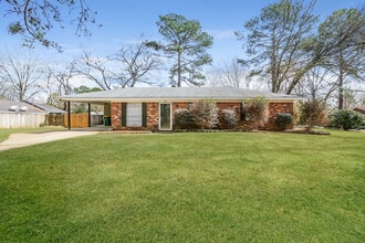 Building Photo - 320 Southridge Dr