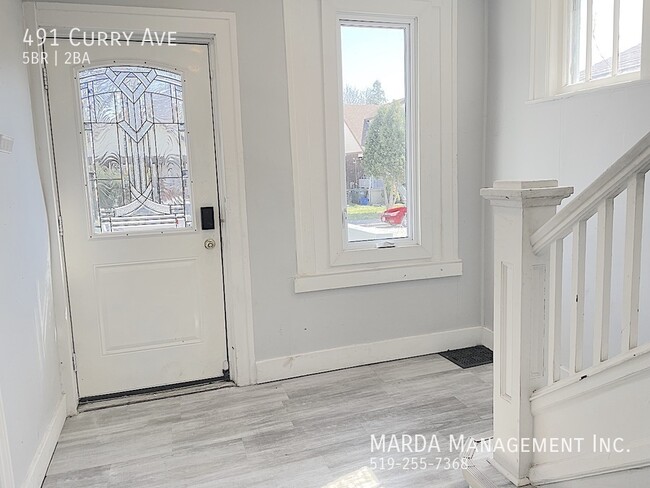 Building Photo - 5 BD MODERN & SPACIOUS 5 BEDROOM WEST END ...