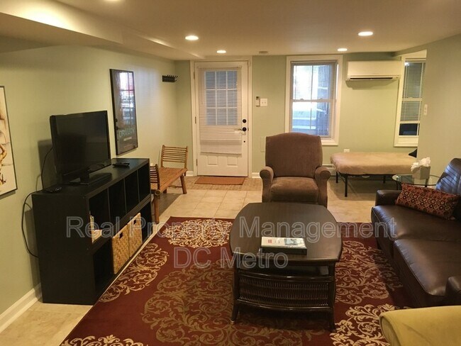 Foto del edificio - 813 10th St NE