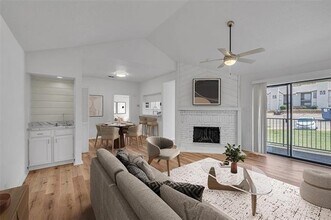 Building Photo - 6044 Stoneybrook Dr