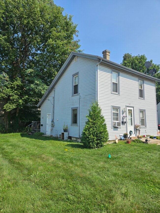 Building Photo - 217 Illinois St