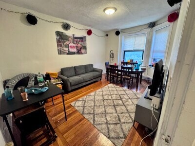 Building Photo - 210 Hemenway St