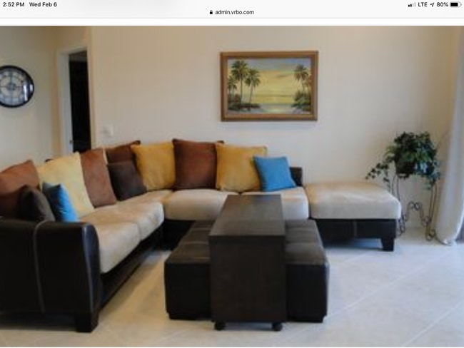 Living rooom with incredible light. - 5265 Brisata Circle
