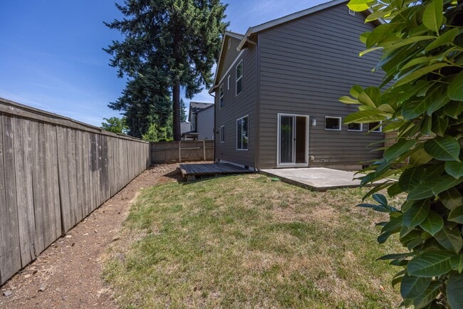 Building Photo - Three bedroom home in Orchards. - Central Air