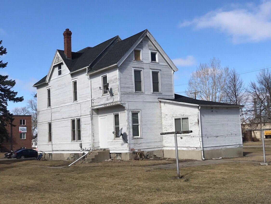 232 3rd Ave NE Unit 4, Mayville, ND 58257 Apartments in Mayville, ND