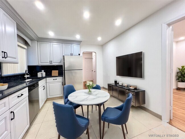 Foto del edificio - 254-03 58th Ave