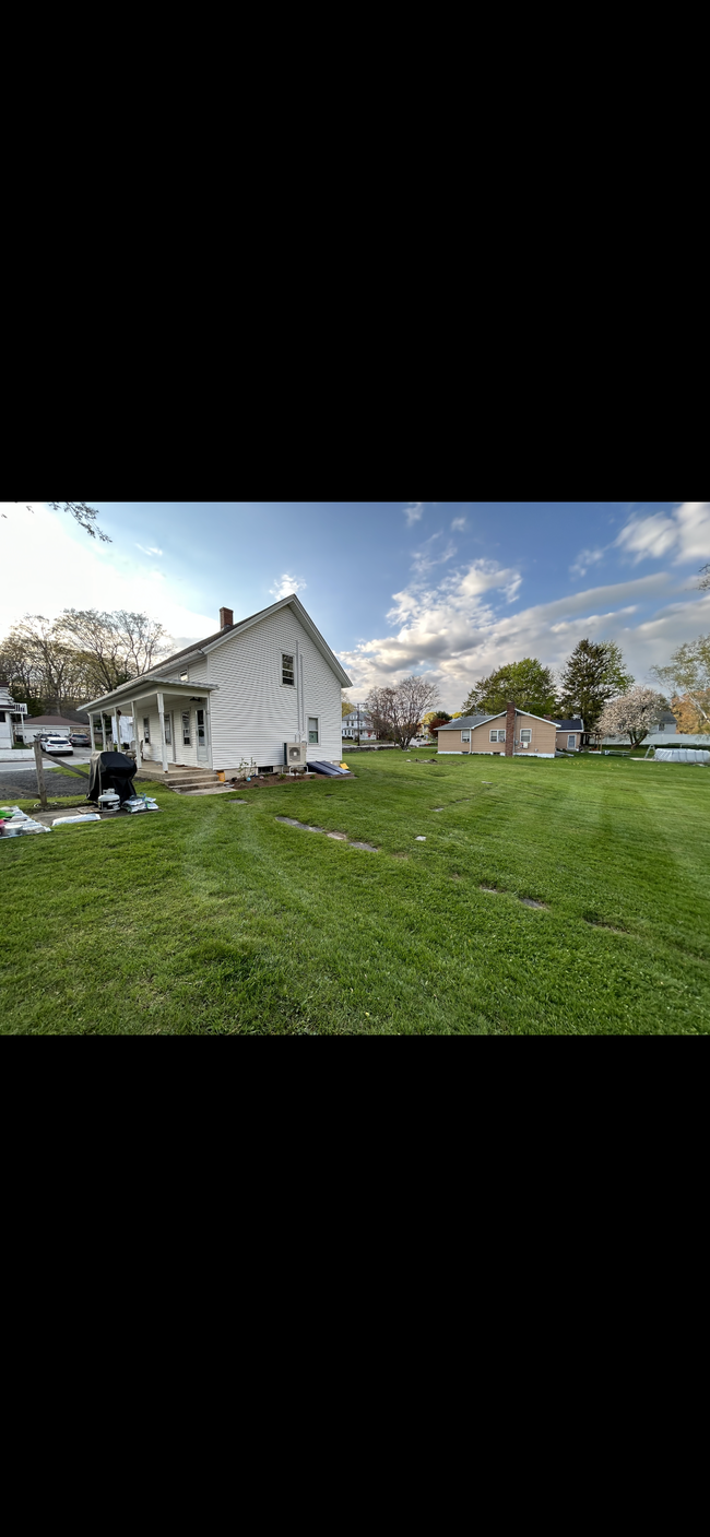 Building Photo - 169 Mansfield Ave