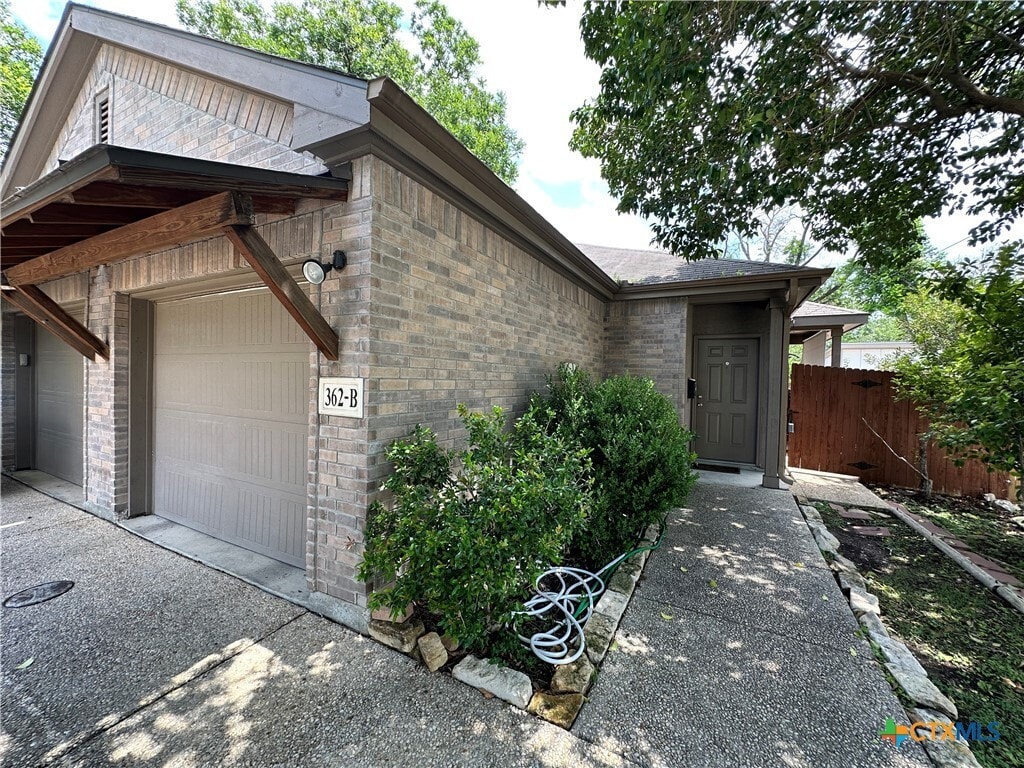 Primary Photo - 362 E Faust St
