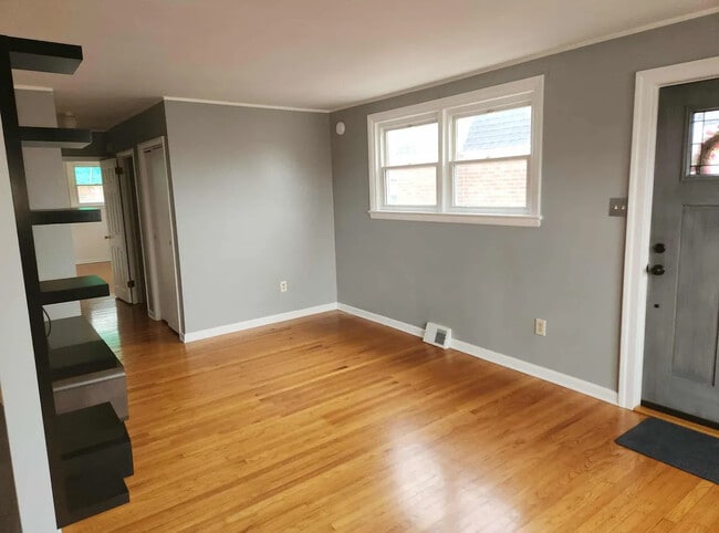 Building Photo - 2327 Loney St
