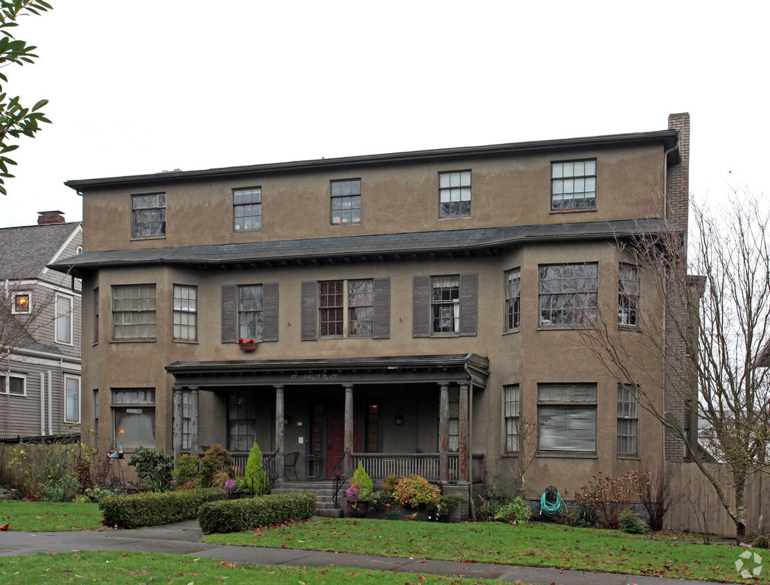 Foto del edificio - St. Charles Place Apartments