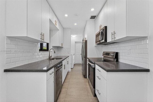 Foto del edificio - 680 W 50th Pl