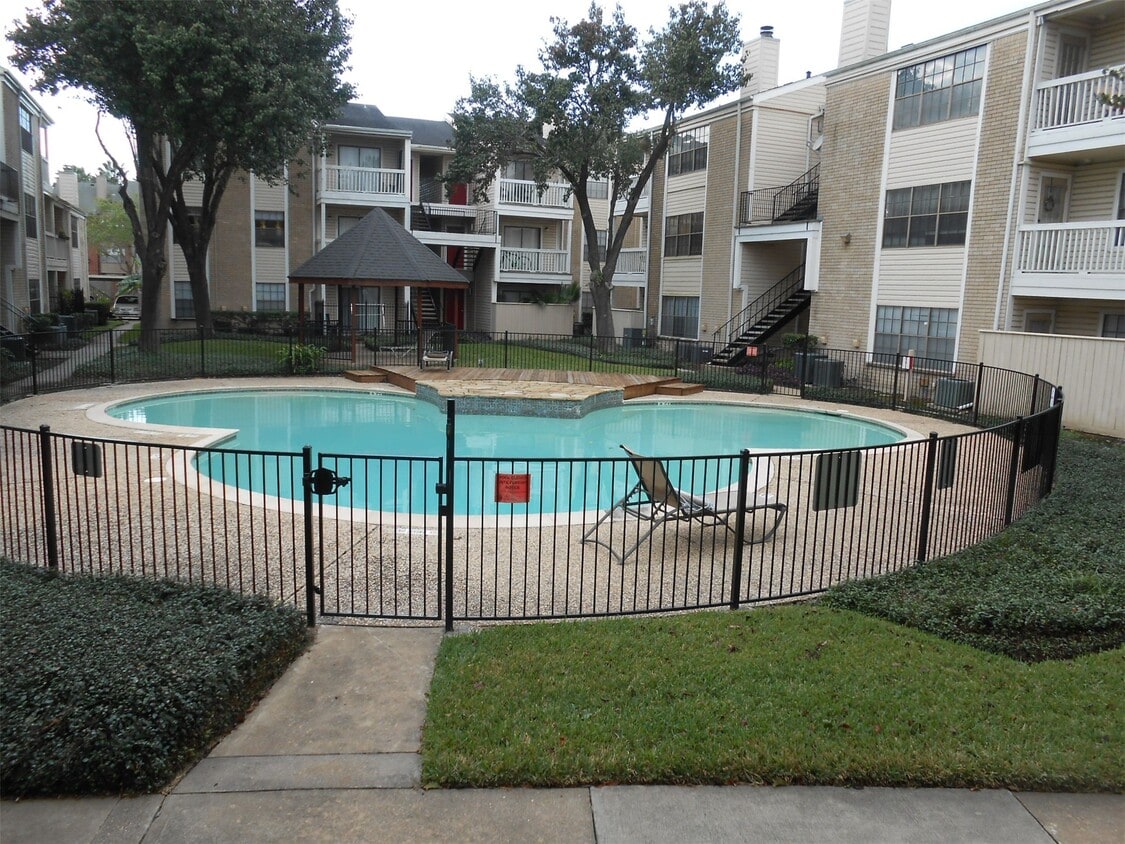 Building Photo - 2750 Holly Hall St