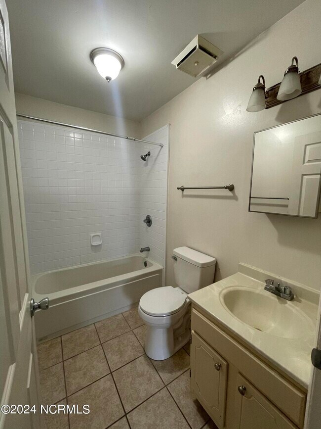 Building Photo - 114 Cordell Cir