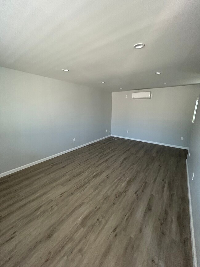 Building Photo - 8208 Lindley Ave