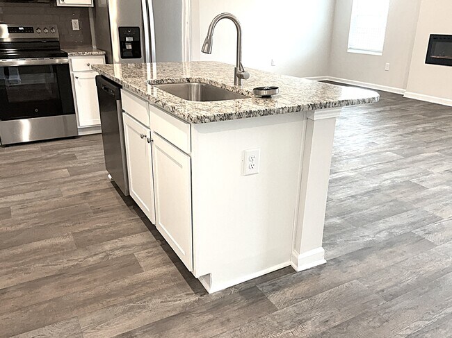 Building Photo - 3160 Emberly Dr