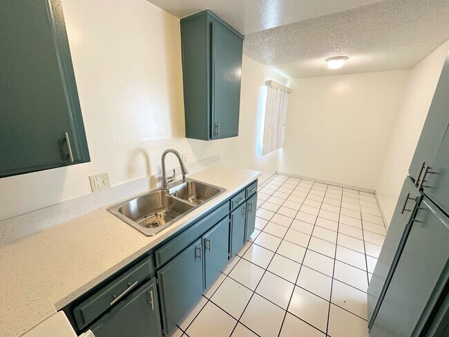 Foto del edificio - LARGE 1bd/1ba in NoHo WITH Parking!