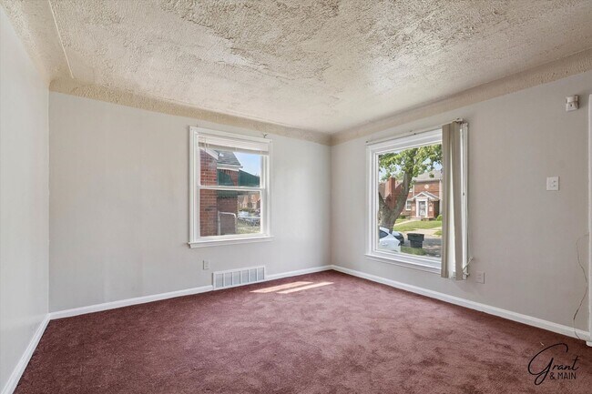 Foto del edificio - $1400 3 bedroom bungalow