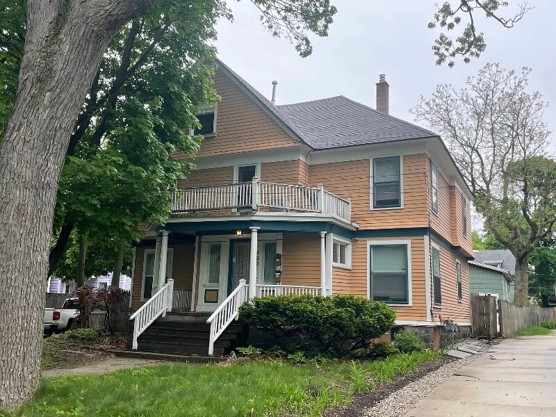 Foto principal - 420 Crescent St NE