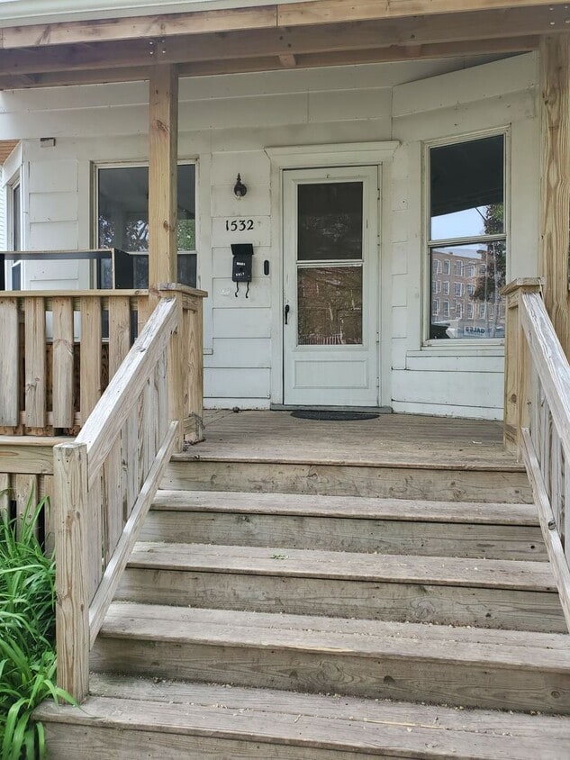 Primary Photo - 1532 Owen Ave