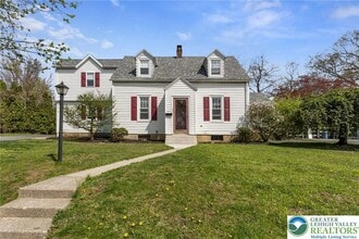 Building Photo - 657 Beverly Dr